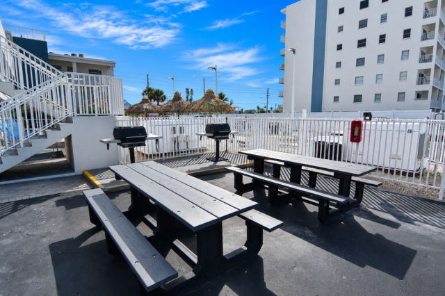 Commodore Beach Club | Madeira Beach Vacation Resort Rentals and Sales